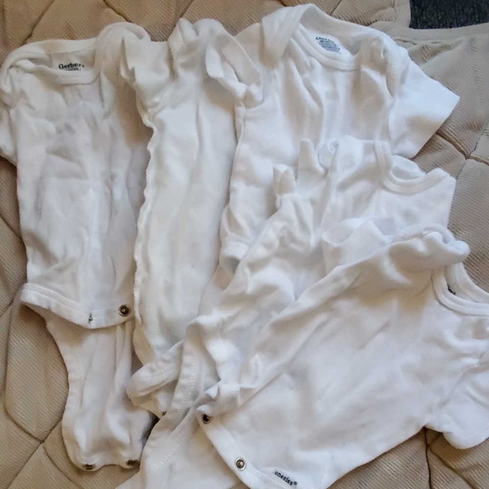 Gerber newborn onesie bundle